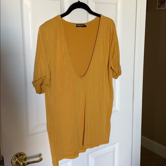 Yellow Deep V Tee w Rolled Sleeves - Picture 1 of 4